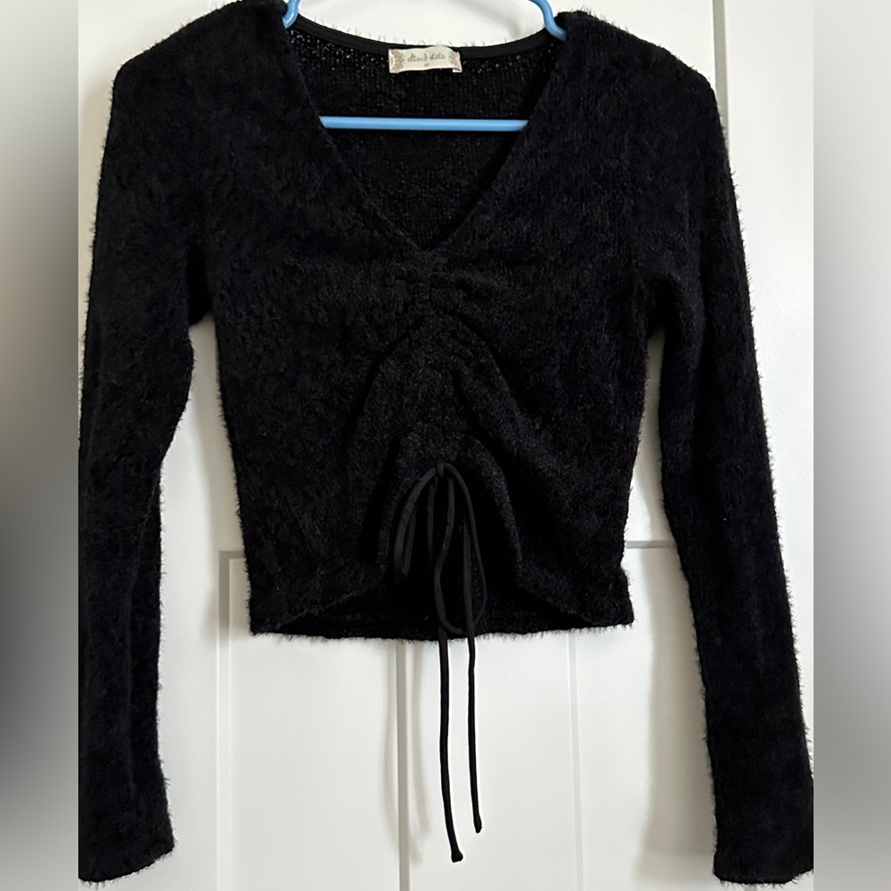 Like new Altar’d state black fuzzy v-neck cropped sweater